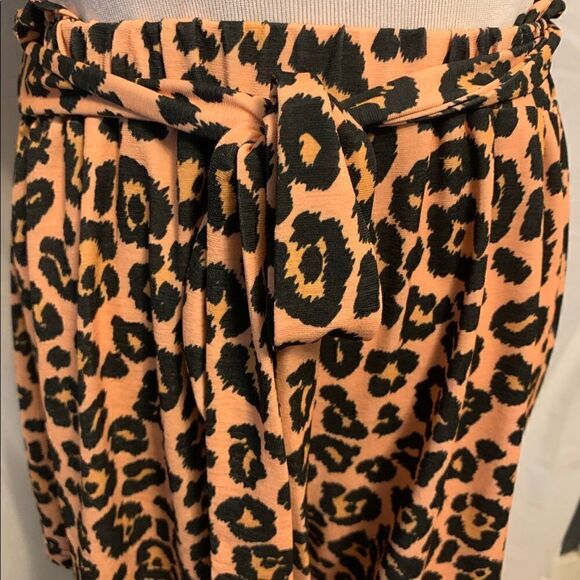 Simply Southern Leopard Short w/Waist Tie Sz S/M - Picture 4 of 7